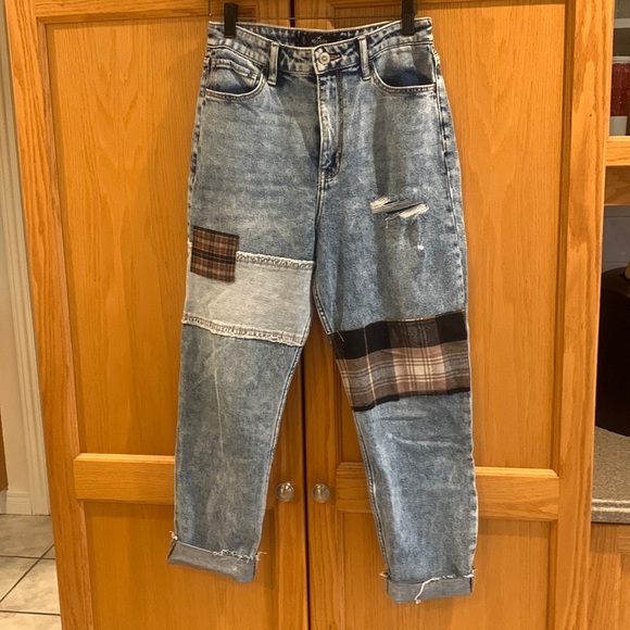 Hollister Ultra High Rise Mom Plaid Patches Distressed Jeans Size 26 - Picture 2 of 13